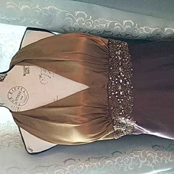 Dress - Picture 2 of 3